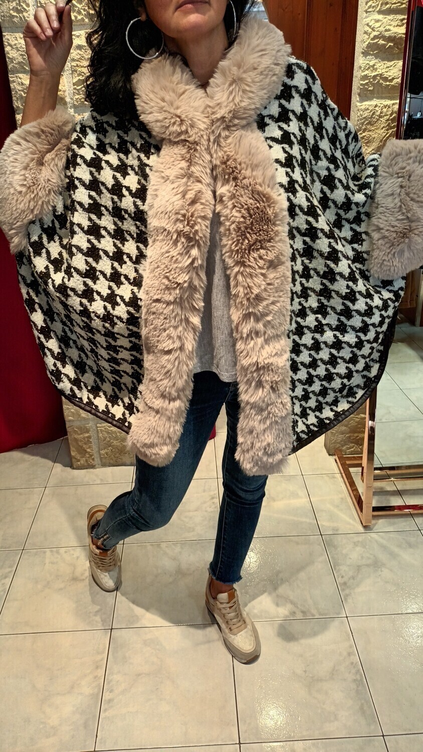 Cape lurex fourrure beige et capuche 
