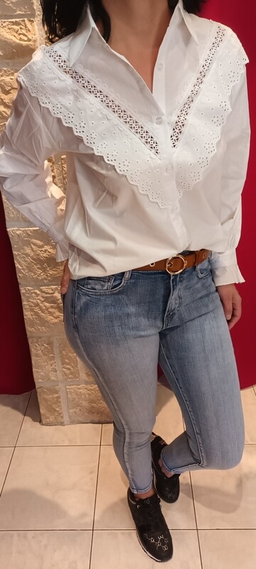 Chemise Onado brodée à dentelle blanche