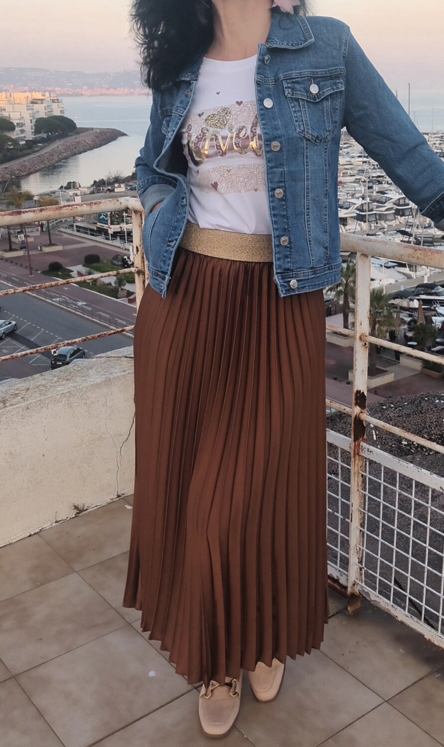 Jupe satin plissé caramel
