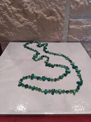 Collier pierres nacrées vert