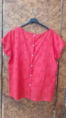 Haut broderie anglaise rouge