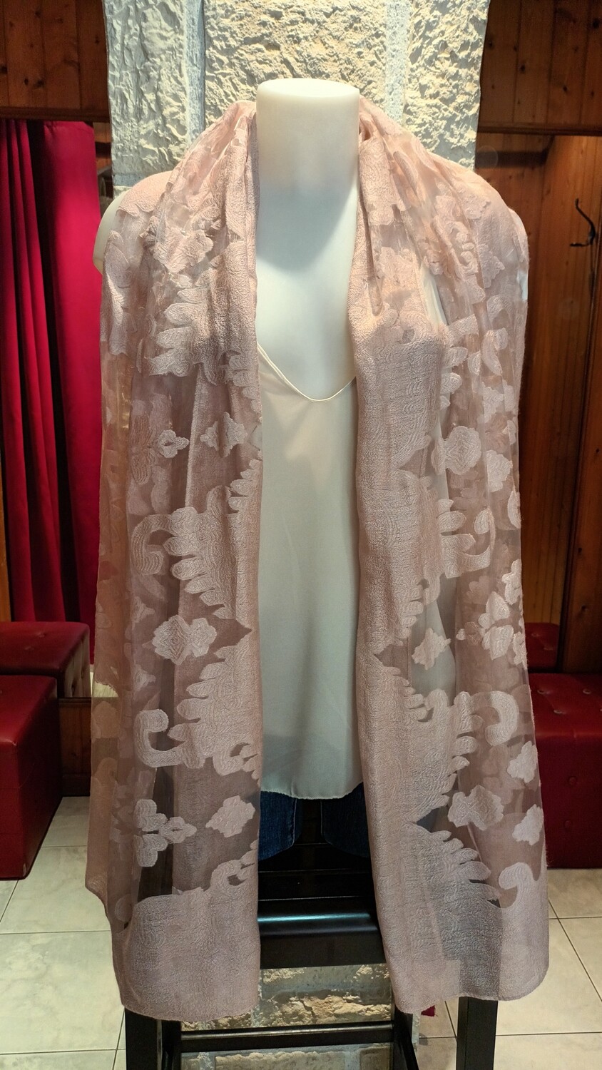 Étole arabesque rose poudré