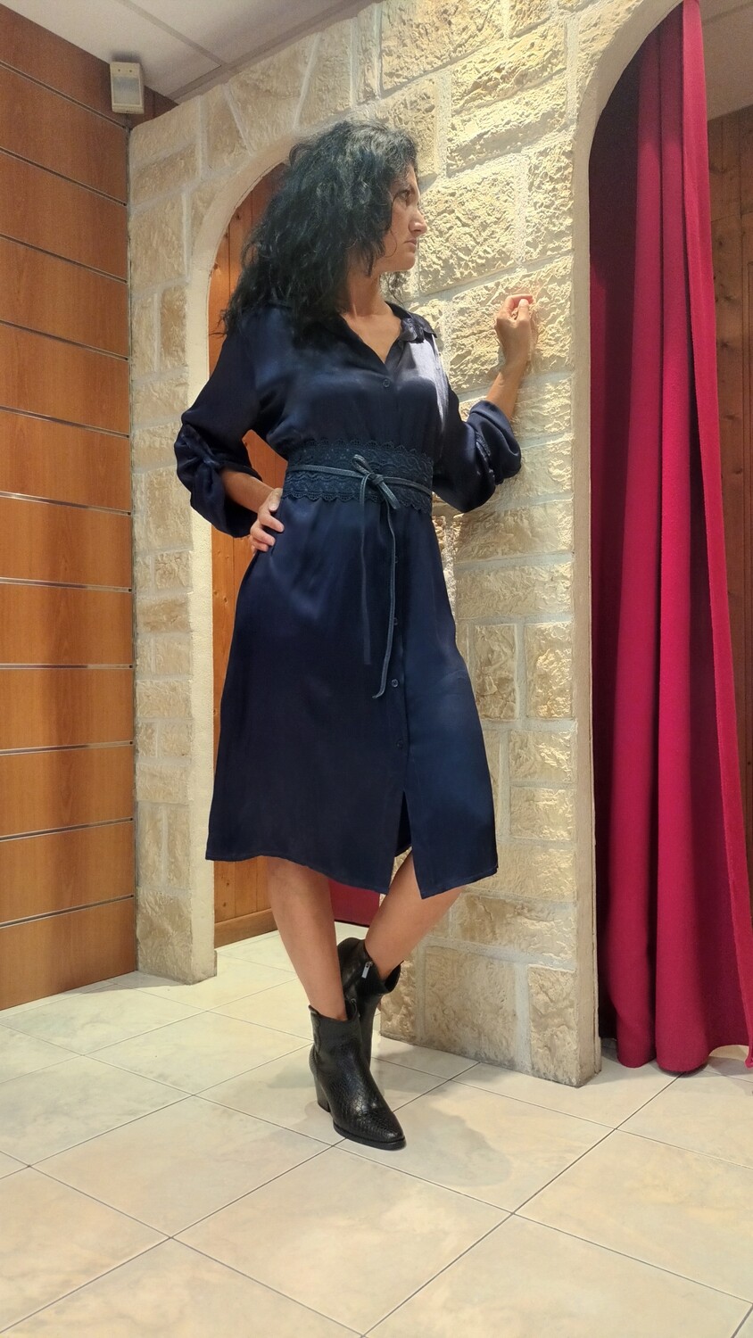 Robe chemise satinée bleu marine 