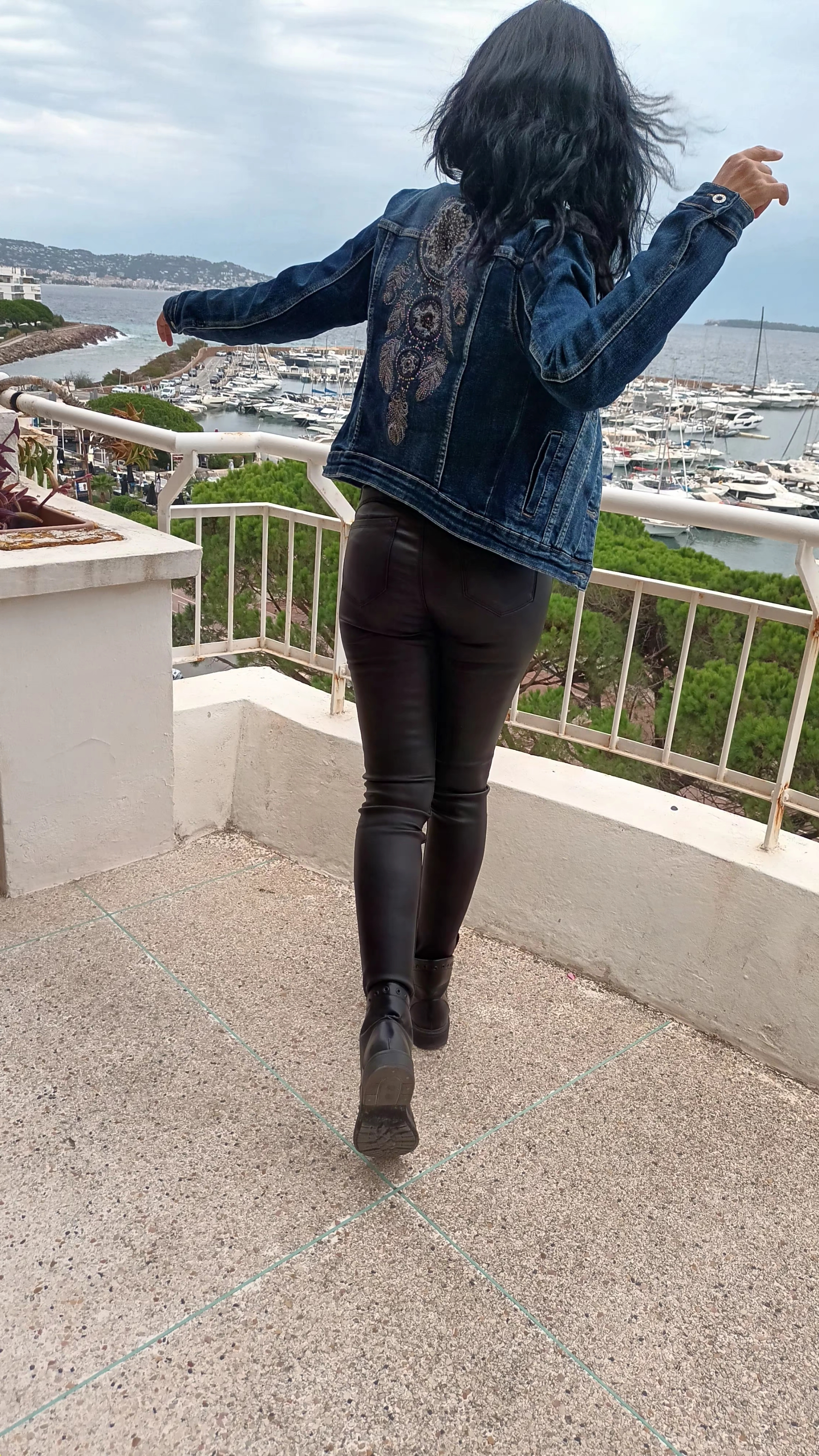 Pantalon simili cuir noir