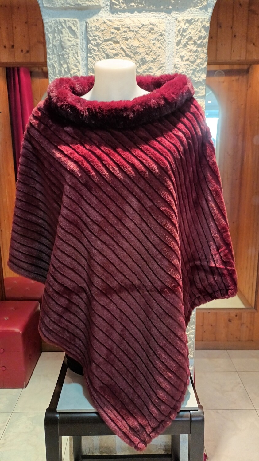 Poncho fourrure bordeaux 
