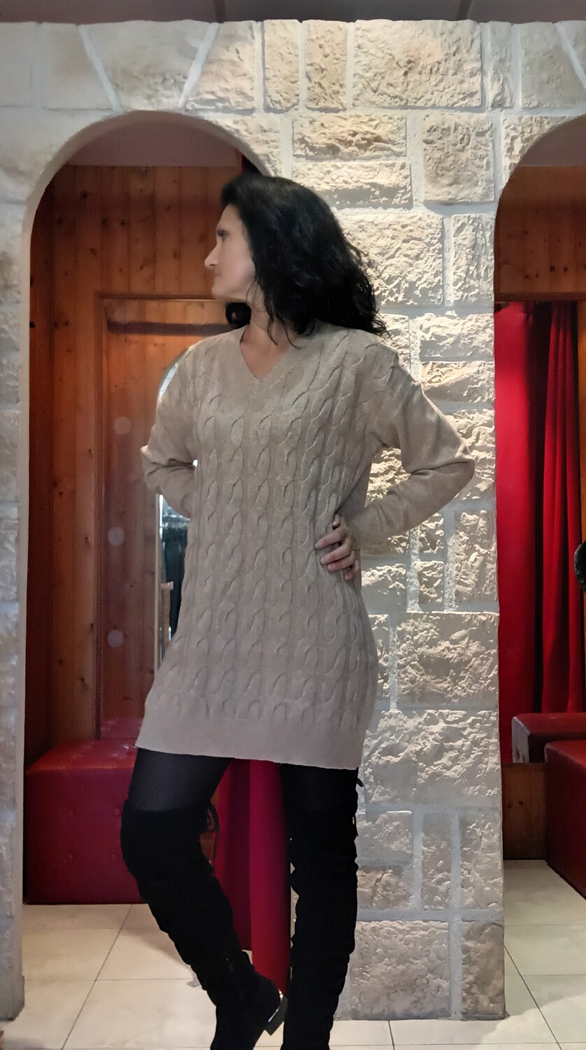 Robe pull torsades beige