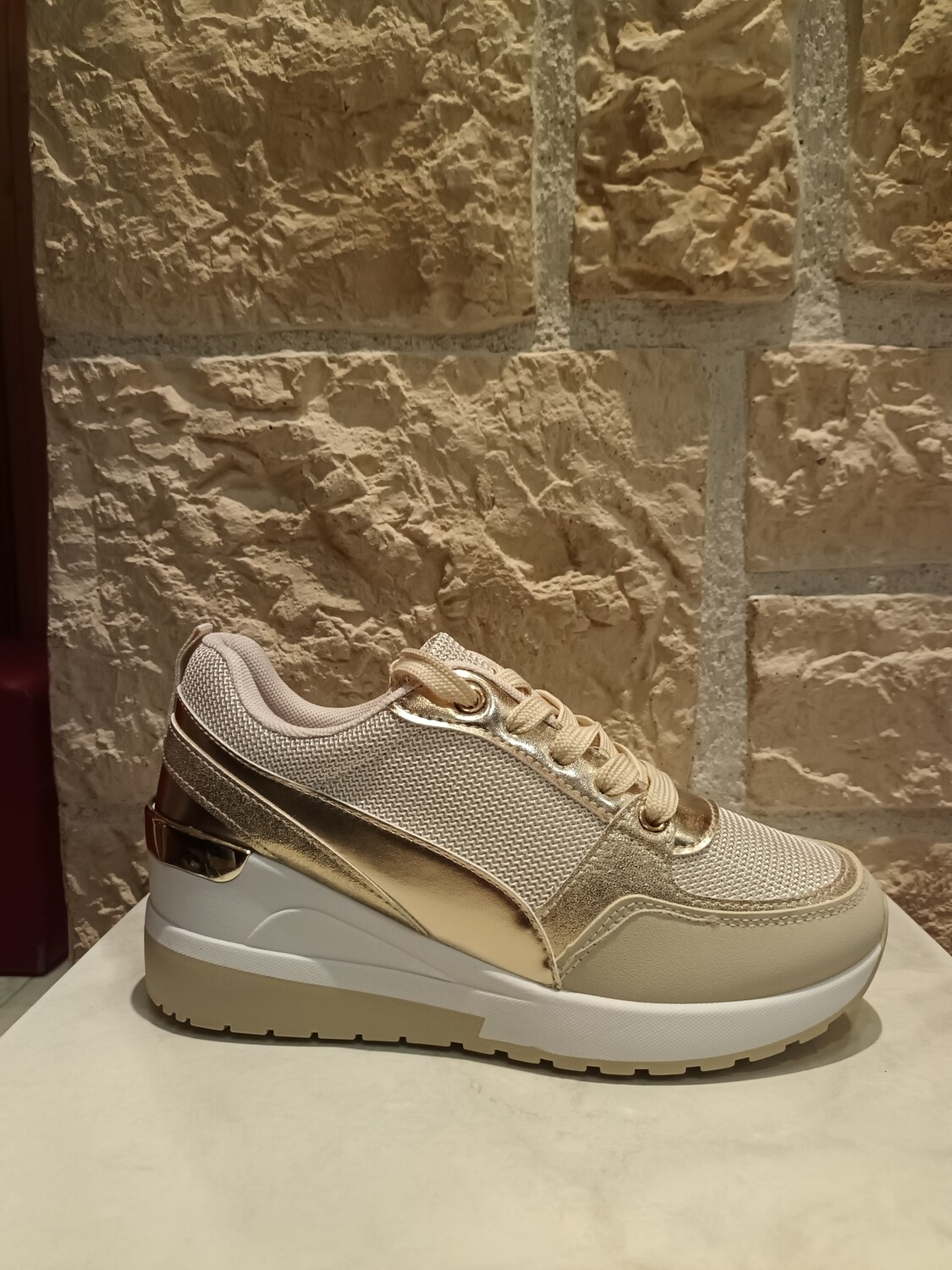 Baskets compensées beige gold