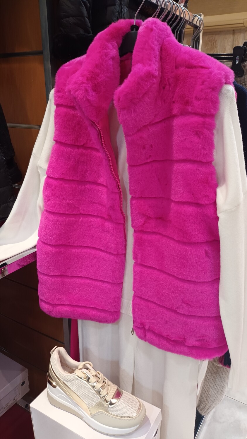 Veste fausse fourrure sans manches fuchsia 