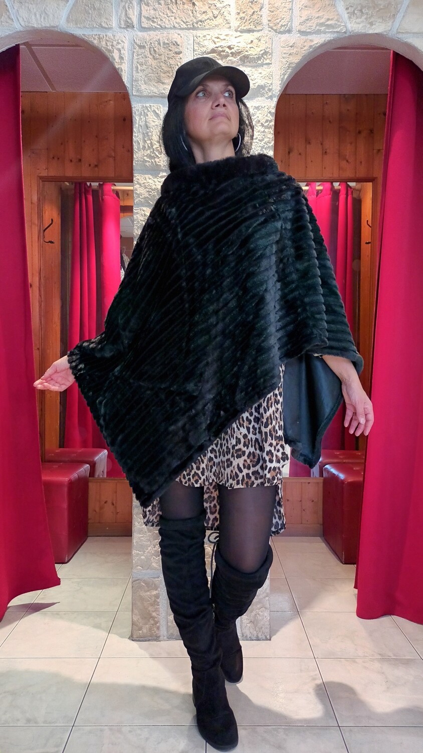 Poncho fourrure bandes noir