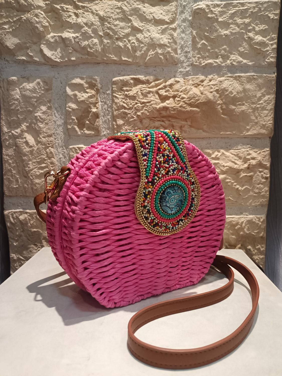 Sac rond perles fuchsia 