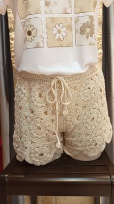 Short crochet beige 