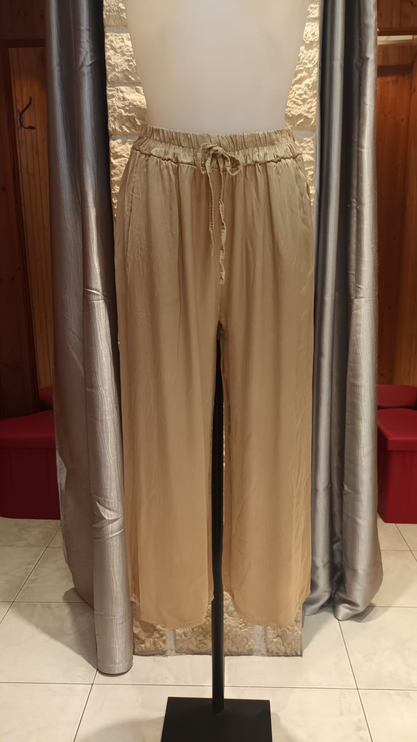 Pantalon satiné court doré 