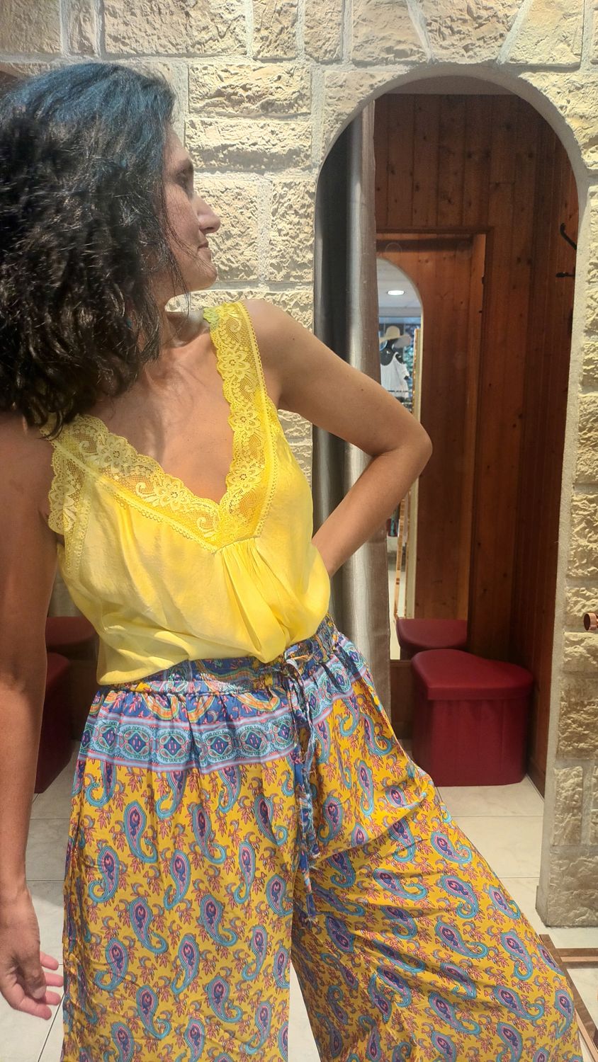 Caraco satiné dentelle jaune 