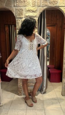 Robe courte en dentelle blanc