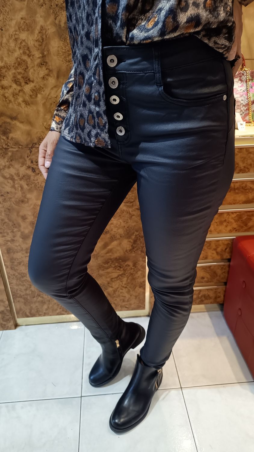Jean huilé noir boutons