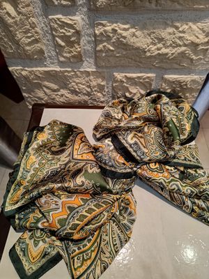 Foulard imprimé cachemire kaki