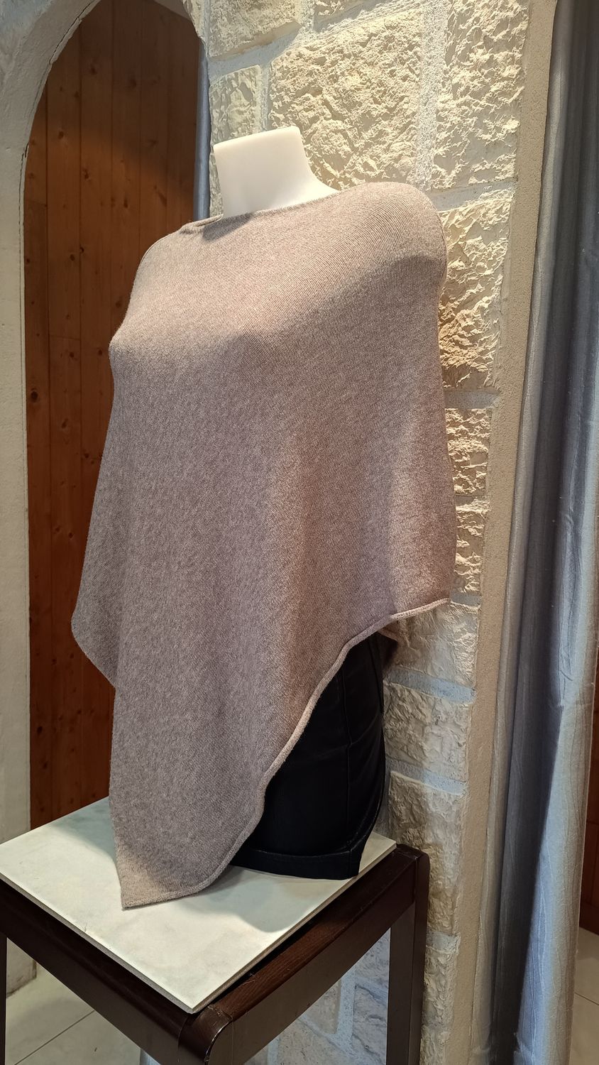 Poncho tricot taupe 