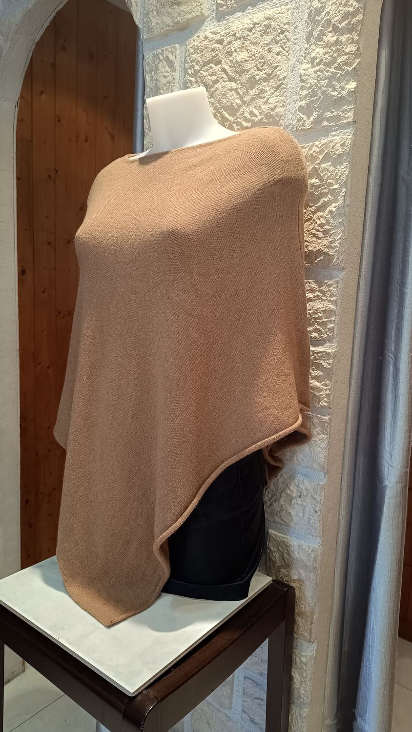 Poncho tricot camel