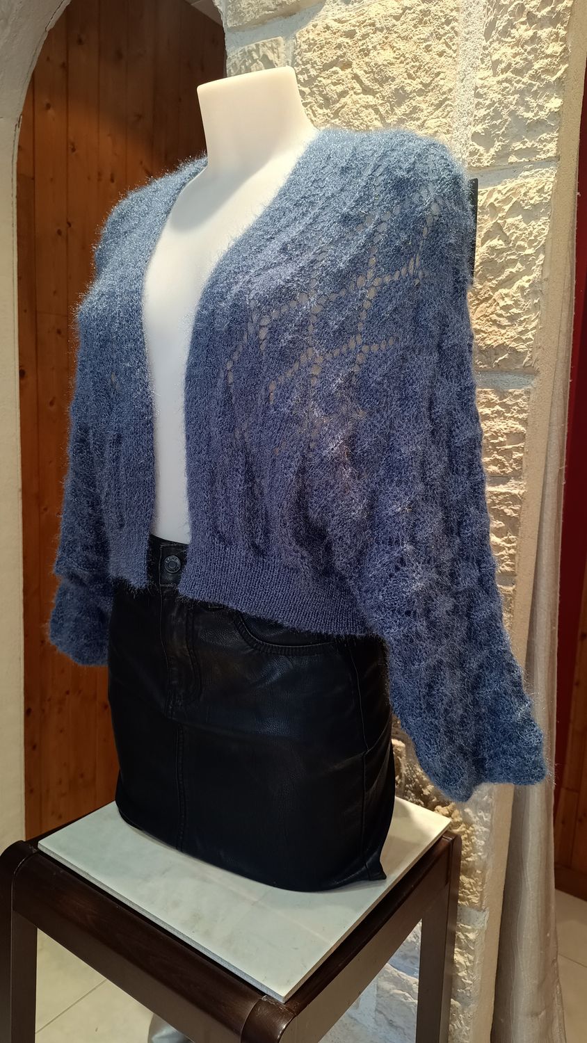 Boléro maille ajourée bleu jean 