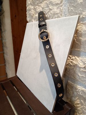 Ceinture cuir noir boucle rond doré 