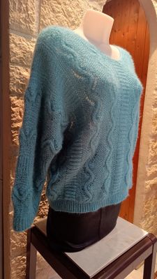 Pull motifs ajourés vert eau 