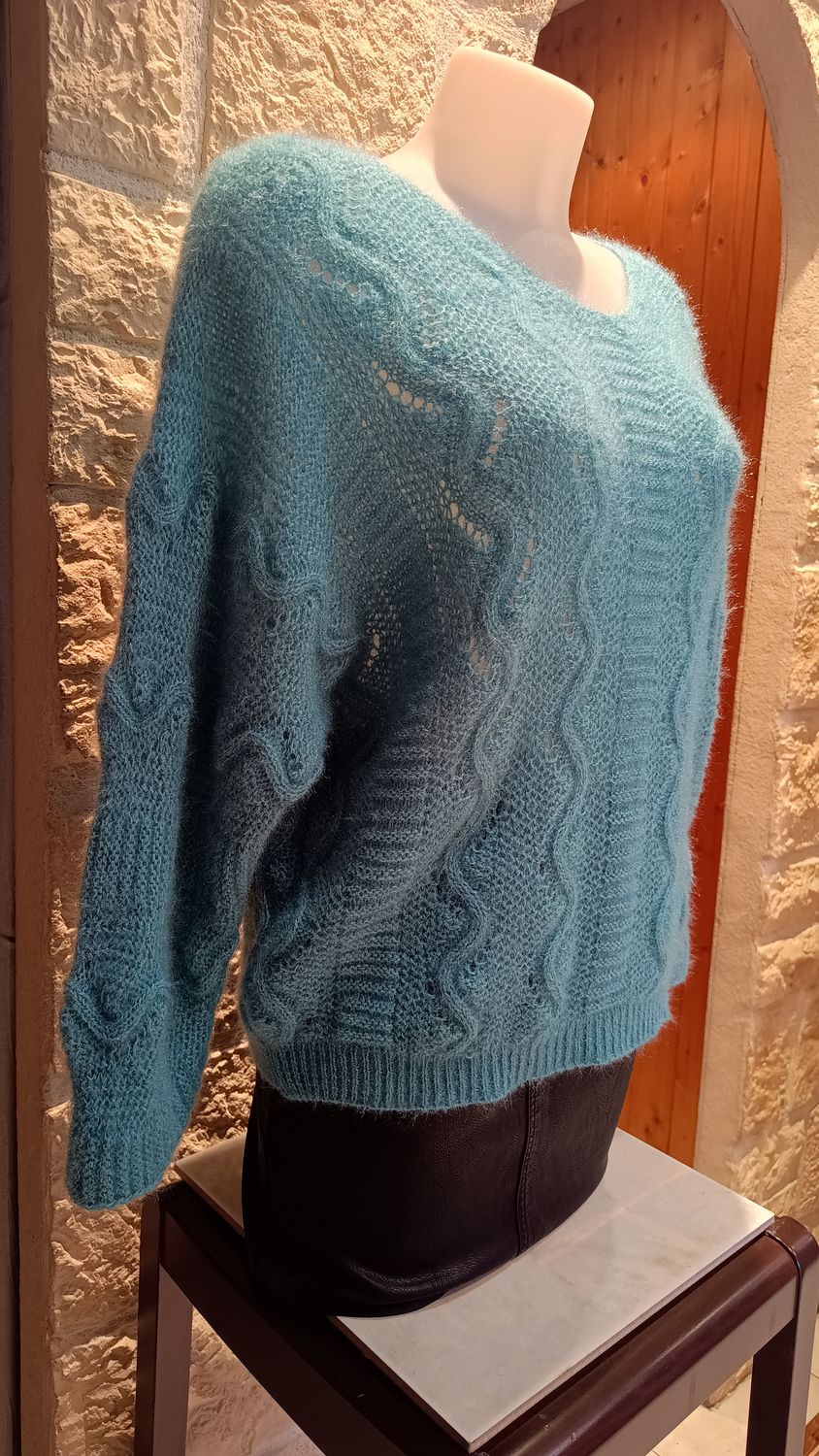 Pull motifs ajourés vert eau 
