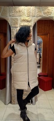 Veste sans manches à capuche crème