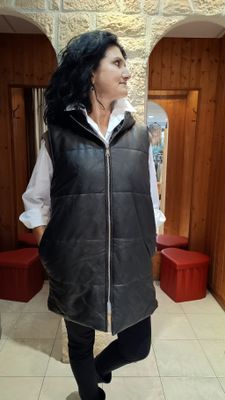 Veste simili cuir sans manches à capuche noir