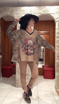 Haut oversize Skull camel