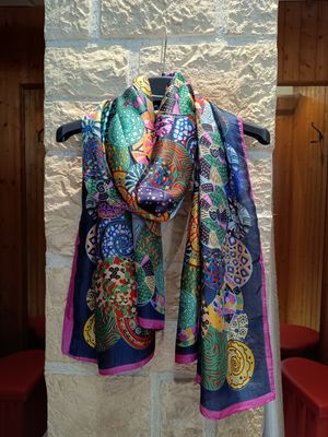 Foulard imprimé fantaisie mauve 