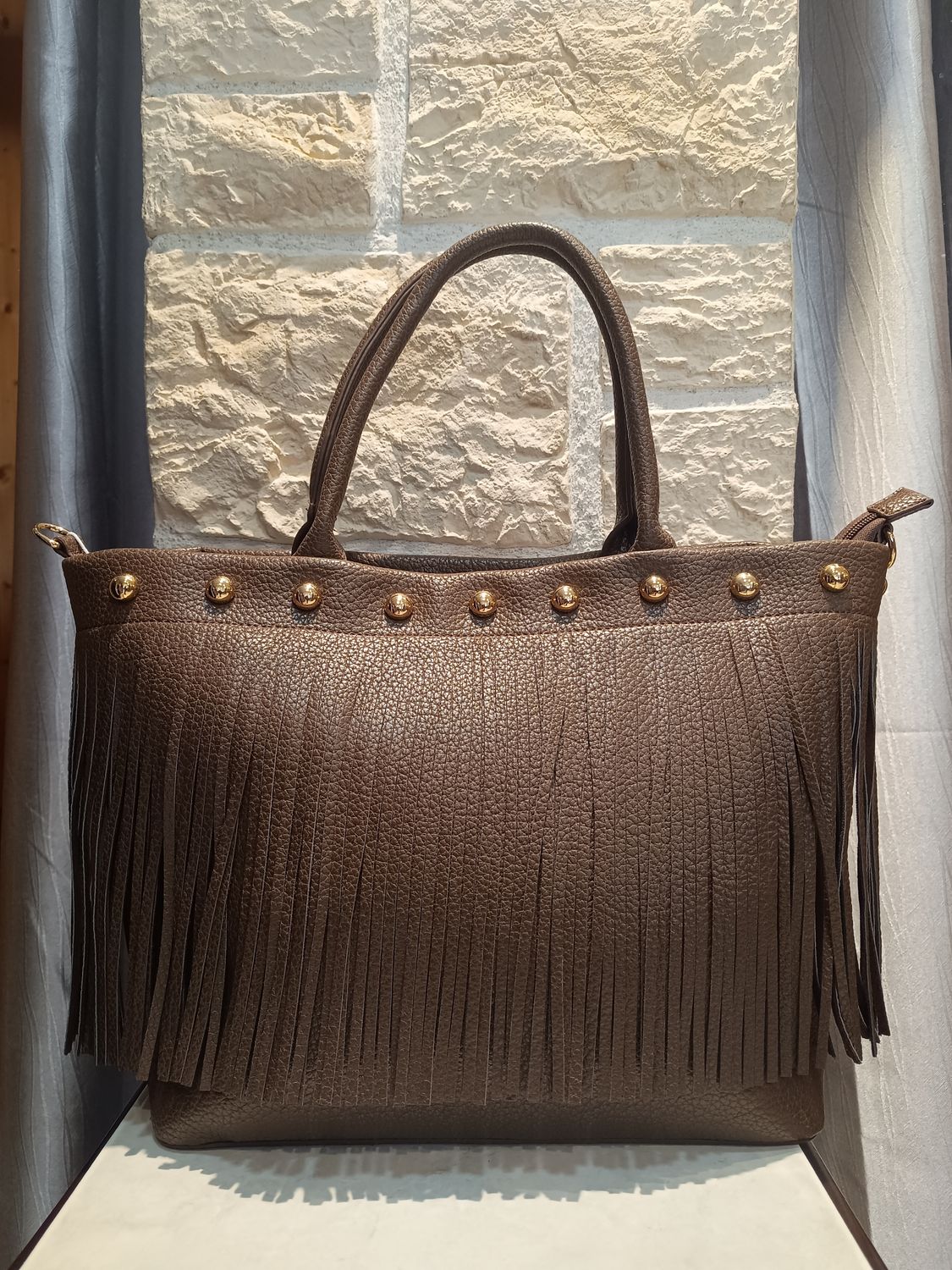 Sac à main clous et franges taupe