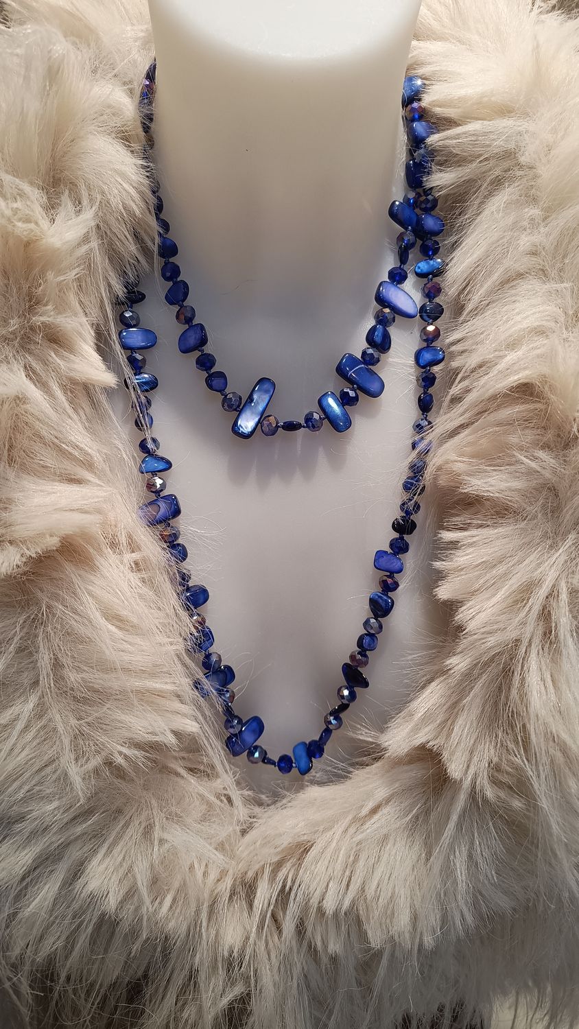 Collier pierres nacrées bleu royal