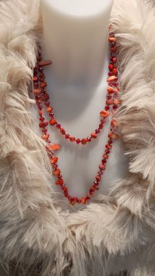 Collier pierres nacrées rouge 