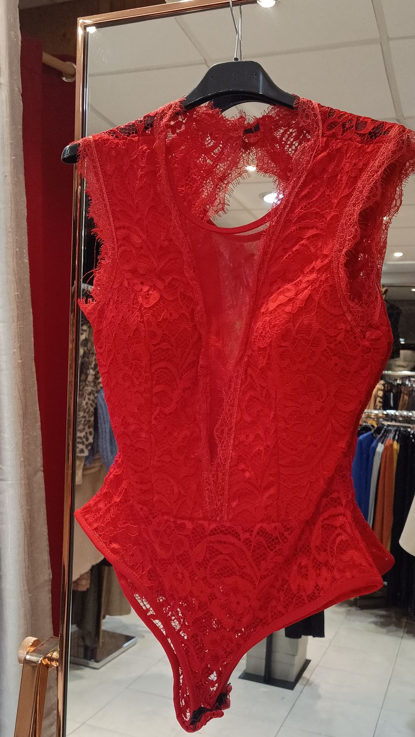 Body dentelle dos nu rouge