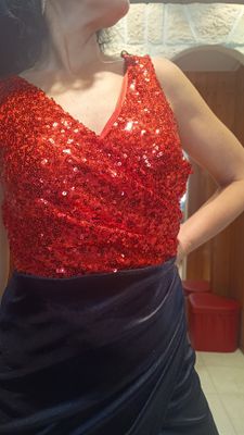 Robe fourreau rouge et noir