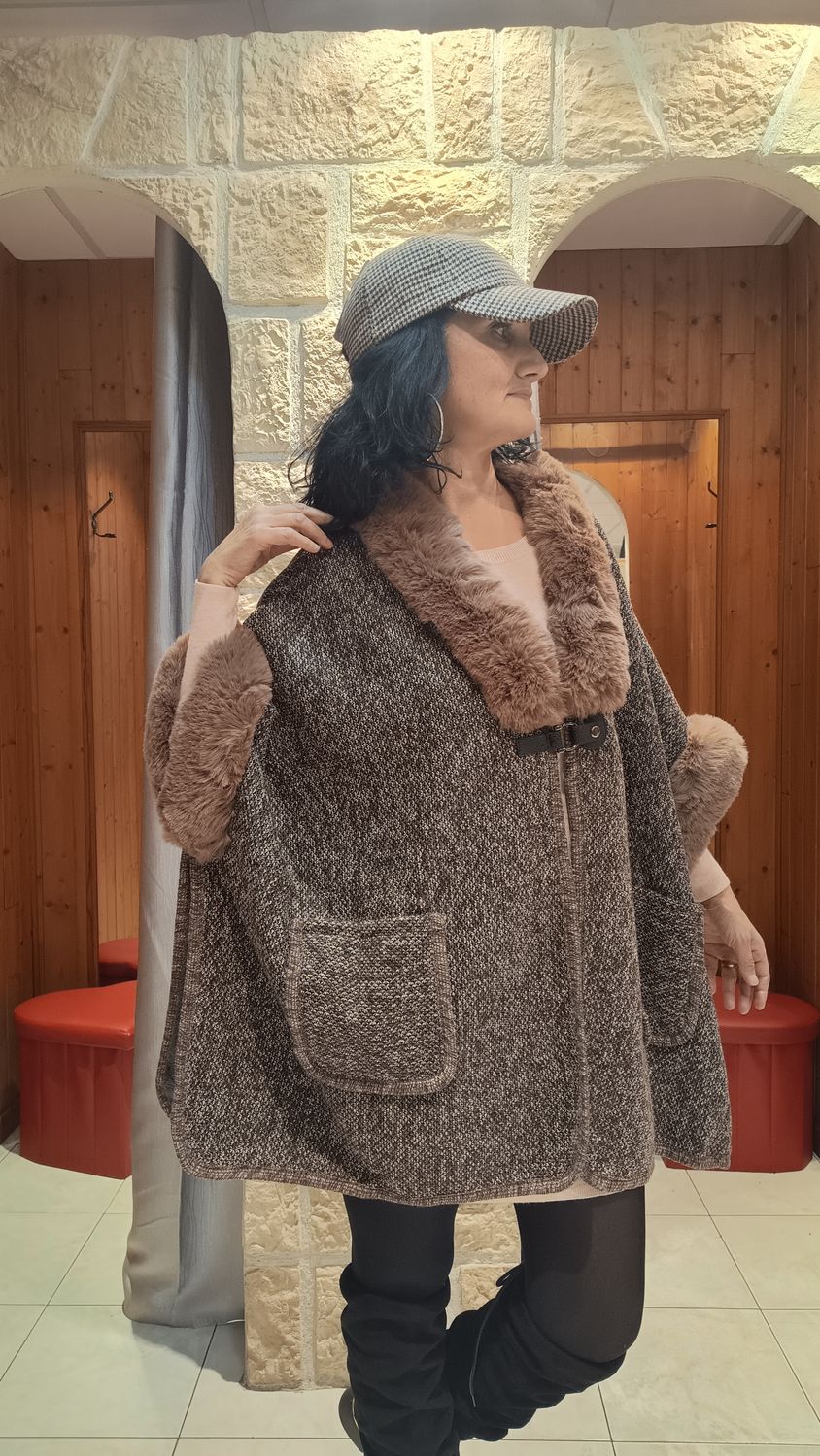 Cape tricotée polaire taupe