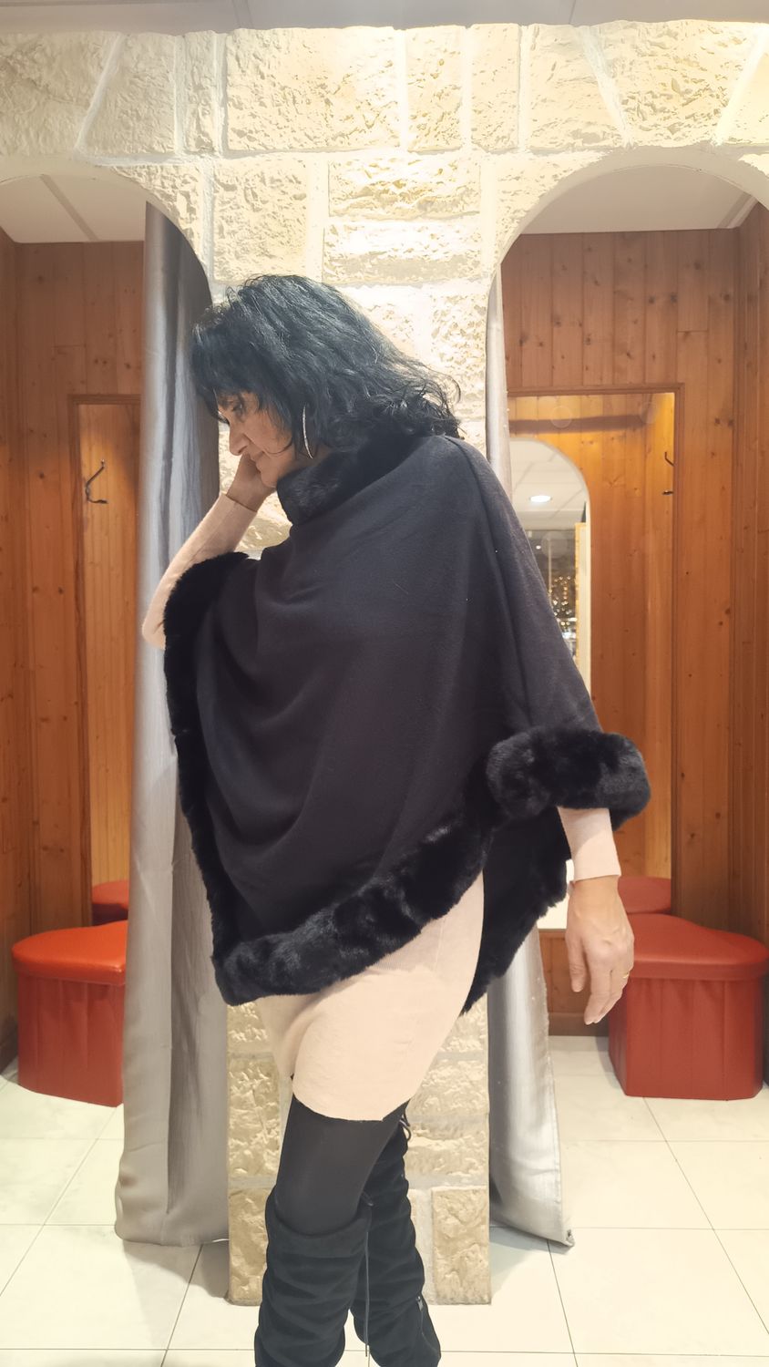 Poncho fourrure noir