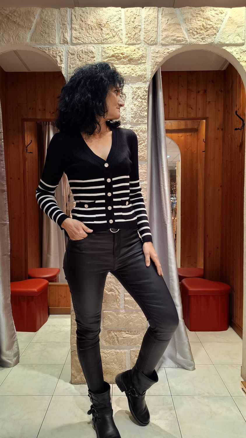 Pull gilet noir à rayures