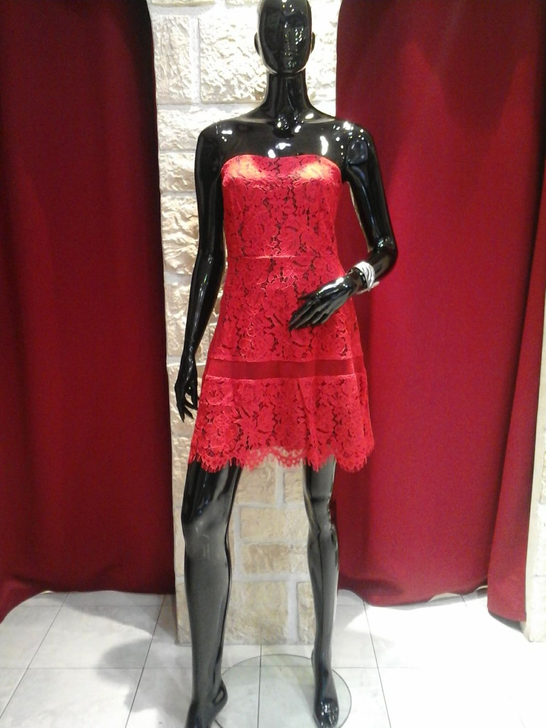 Robe dentelle rouge 