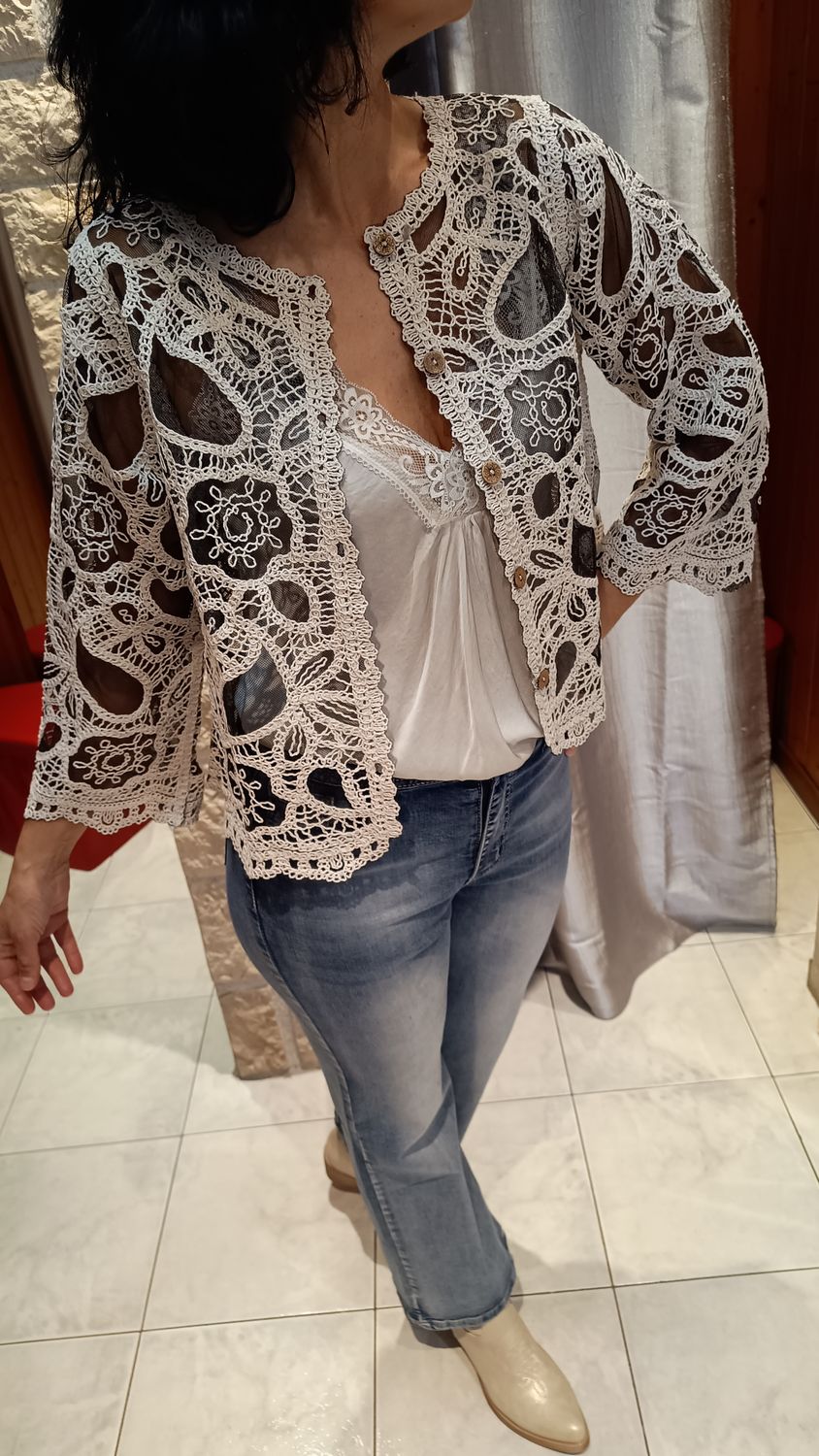 Veste dentelle Boho-chic beige et noir 