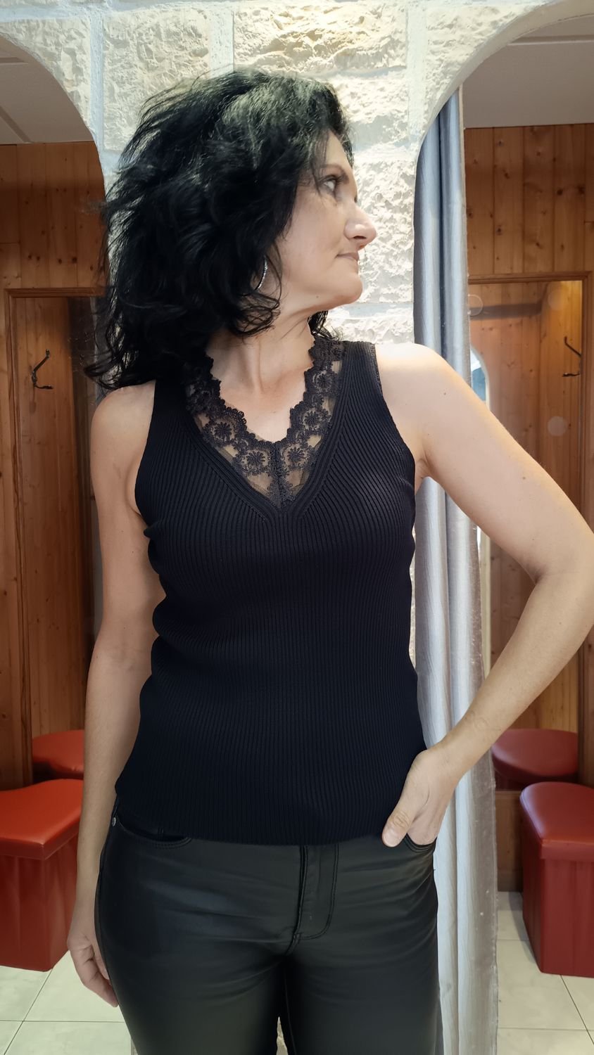 Tricot dentelle noir 