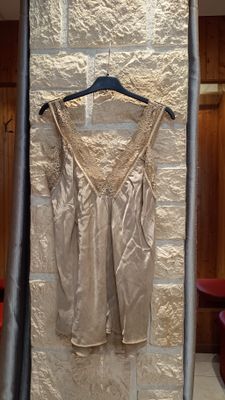 Débardeur satiné dentelle taupe