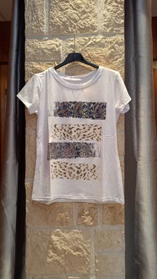 T-shirt Motifs bleu 