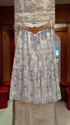 Jupe midi broderie anglaise 