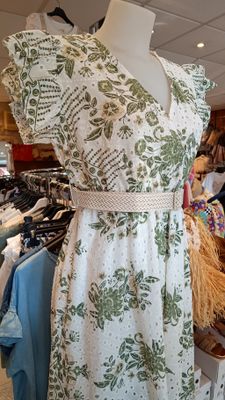 Robe brodée fleurs blanc et vert