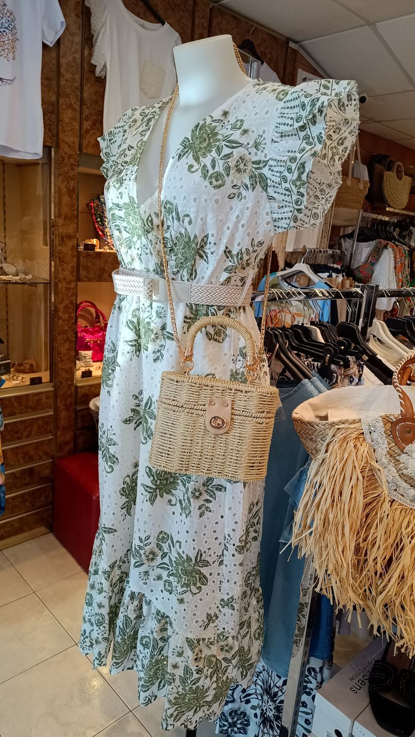 Robe brodée fleurs blanc et vert