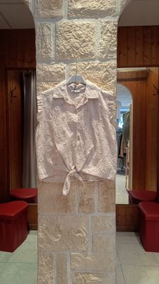 Chemisier sans manches noeud beige 