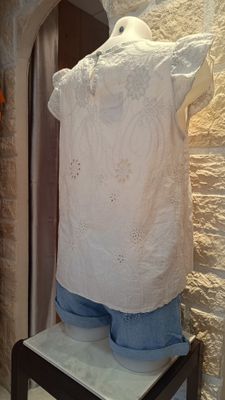 Blouse brodée sans manches blanc 