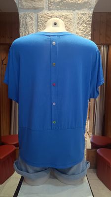 T-shirt boutons bleu électrique 