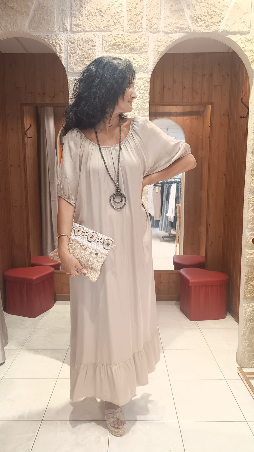Robe longue col Bardot beige